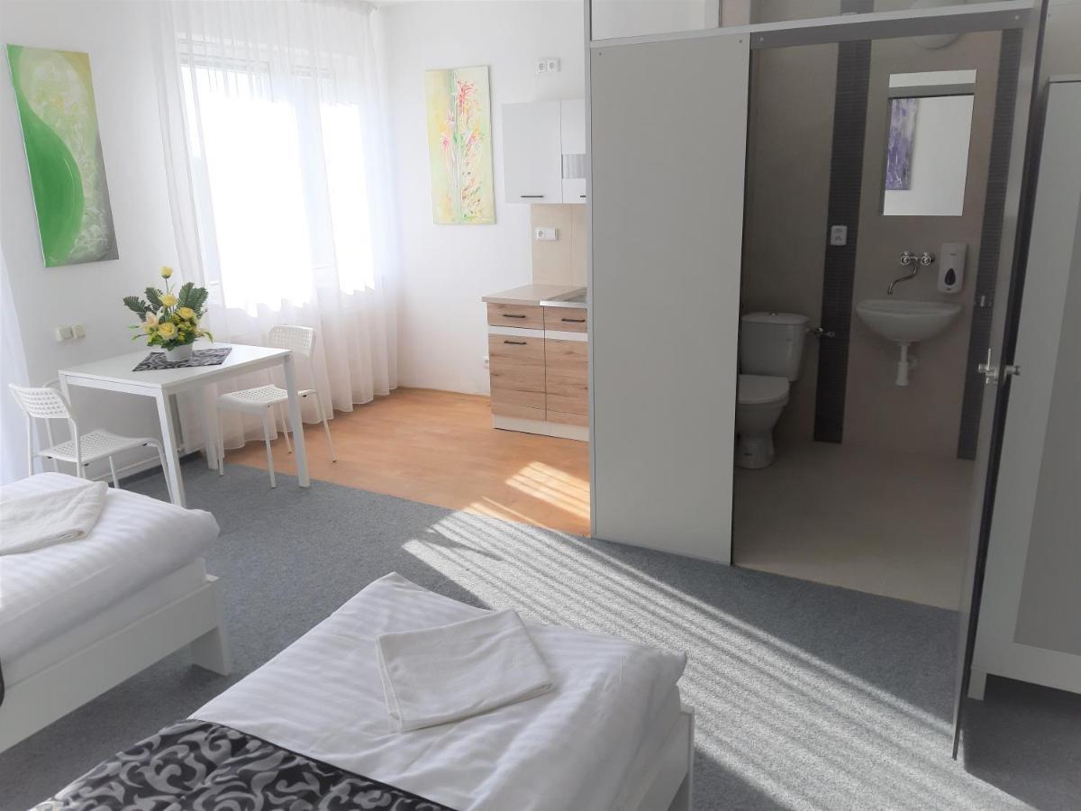Ubytovna Kubra Hodonín Zewnętrze zdjęcie